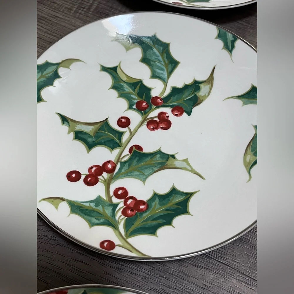 Restoration Hardware Set of 6 Lunch Plates EUC Christmas Holly Berry Desserts